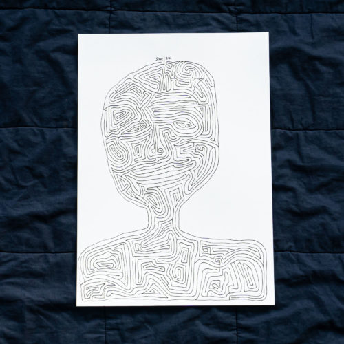 Handgezeichnetes Labyrinth in Form eines Kopfes mit Schultern