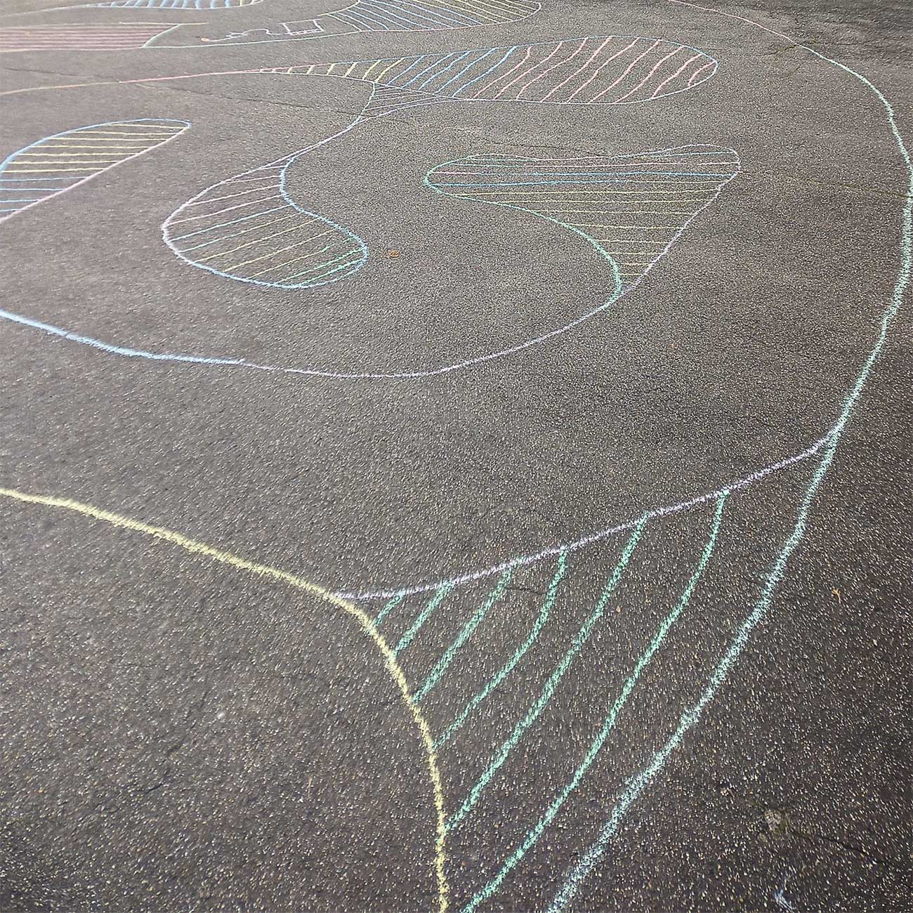 Ein mit Kreide gezeichnetes Labyrinth