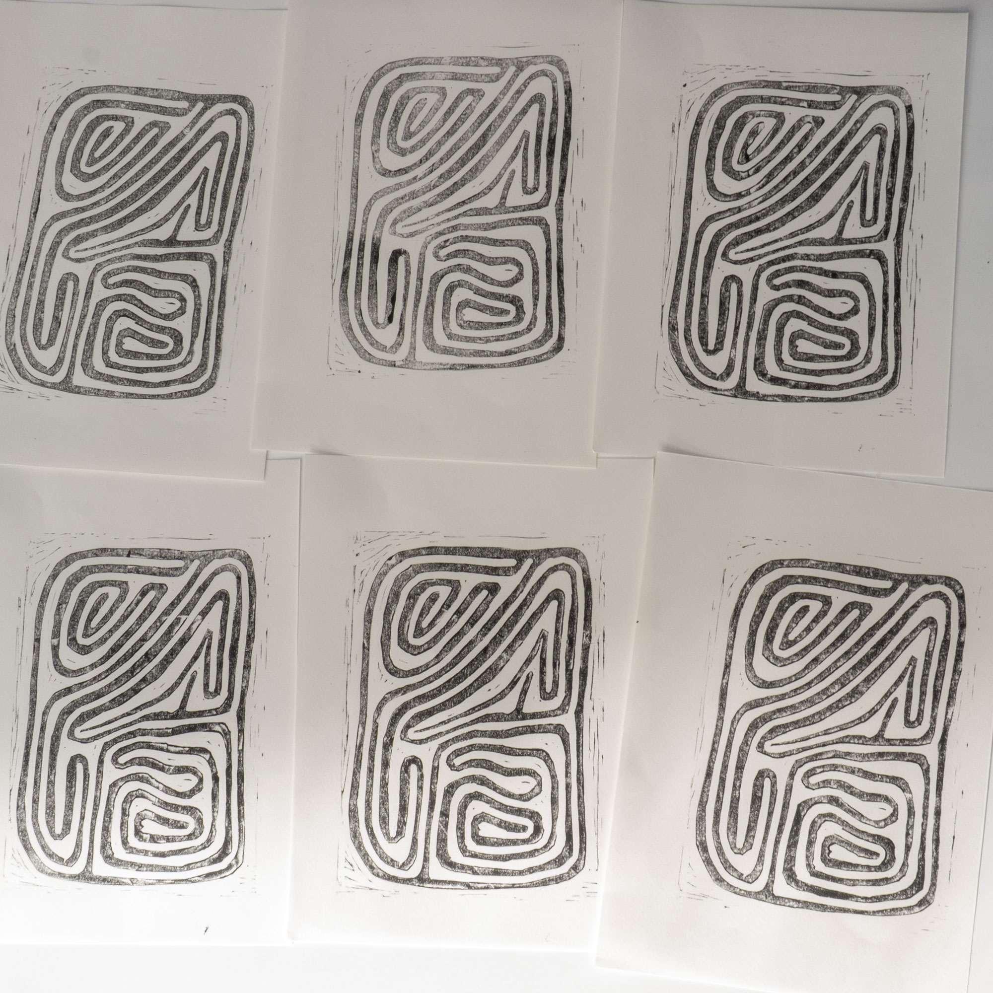 Sechs Abzüge des Linolschnitts Labyrinth II