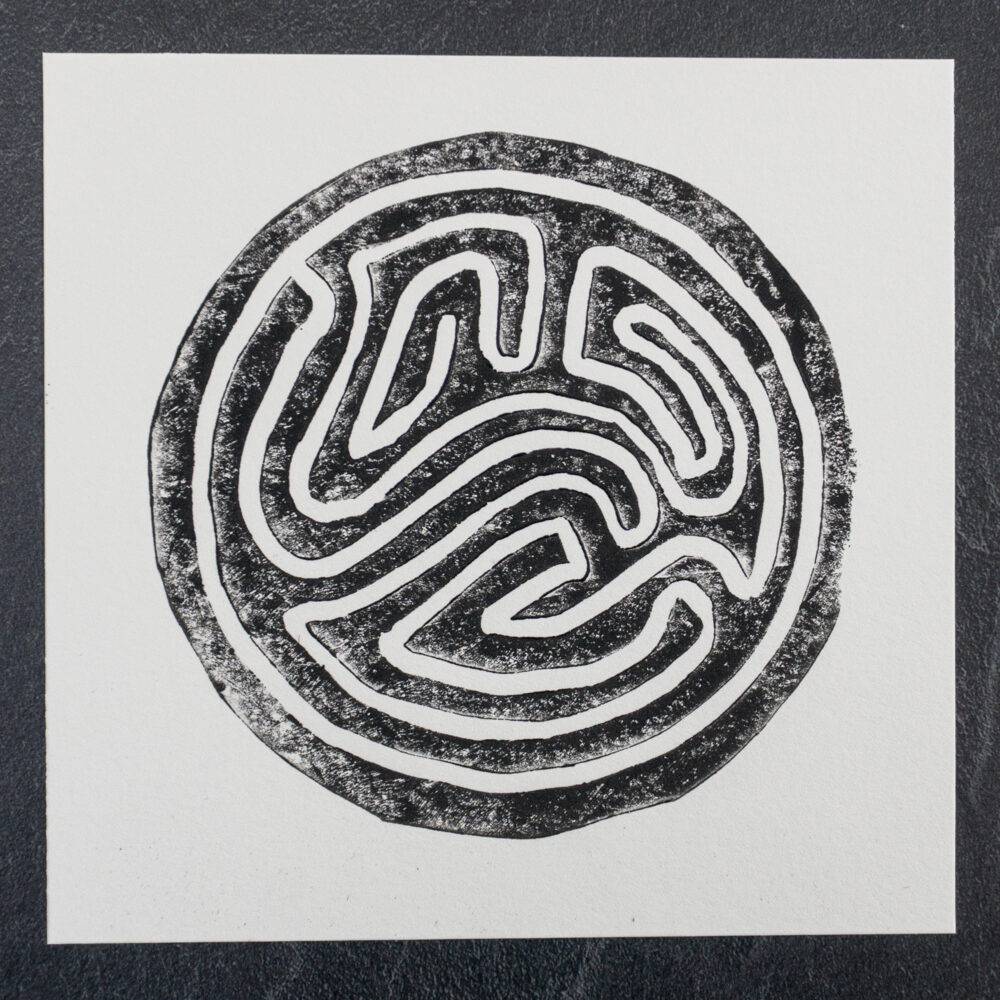 Linolschnitt Wirbelwind, schwarz auf weißem Papier, ca. 12 × 12 cm